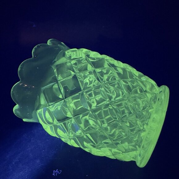 Antique Pineapple Clear Glass Vase Manganese 365nm Green UV Glow Utensil Holder - Picture 5 of 16